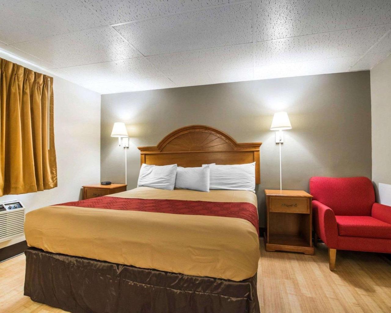 Econo Lodge นิวพาลทซ์ ภายนอก รูปภาพ