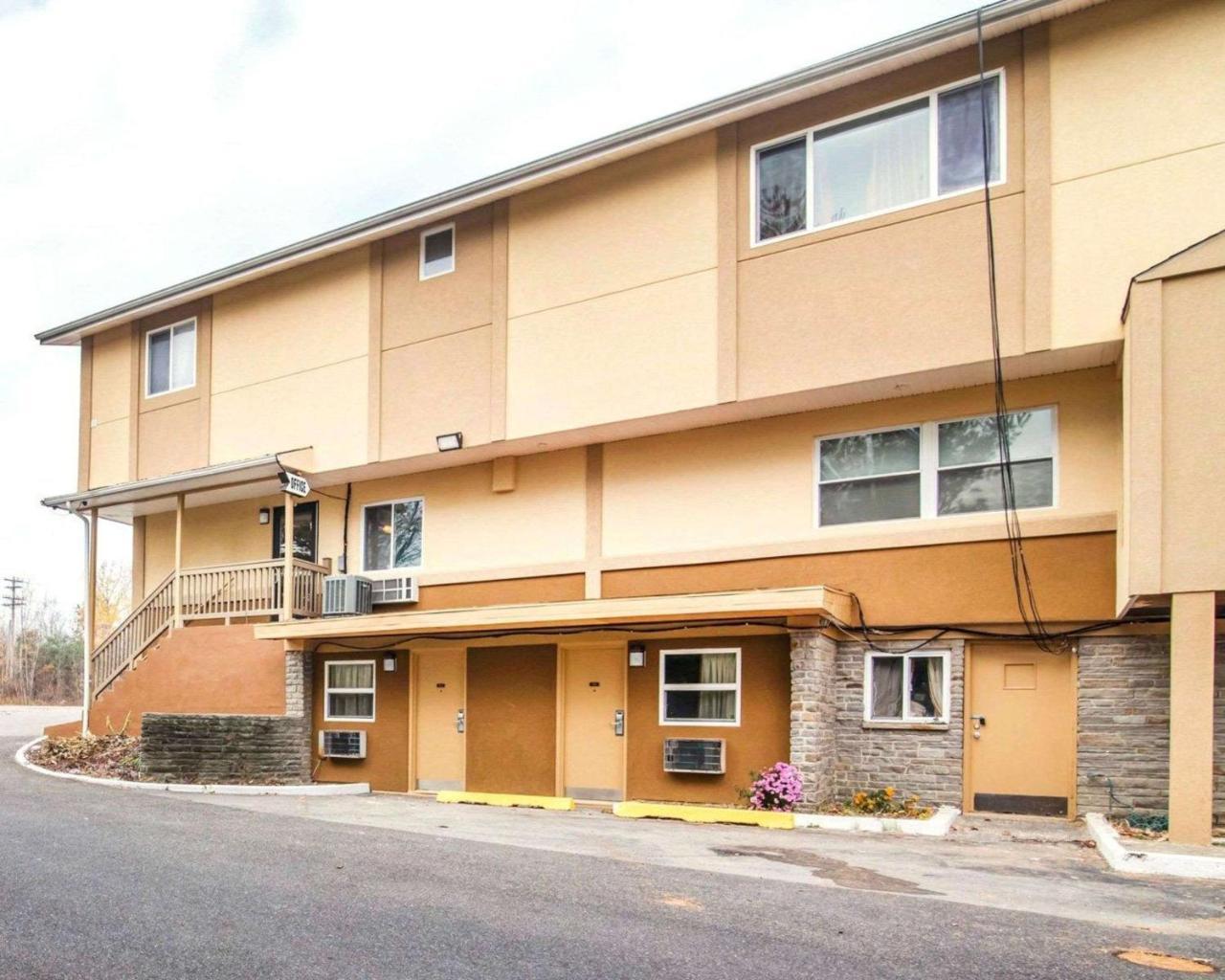 Econo Lodge นิวพาลทซ์ ภายนอก รูปภาพ